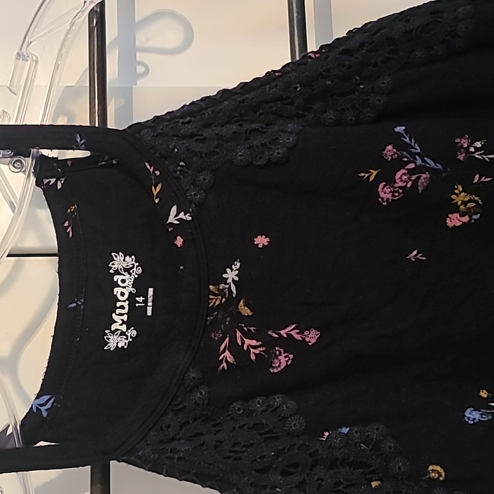 Girl's MUDD black floral tank w lace